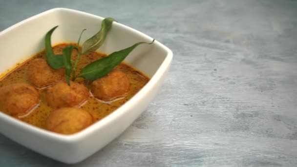 Close Footage Delicious Thai Meatballs Sauce Concrete Table — Stock Video