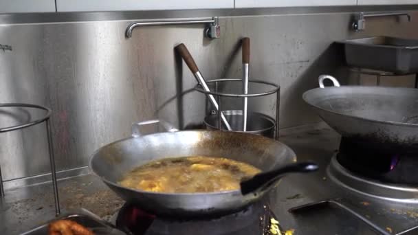 Видео Приготовления Тайских Блюд Кухне Ресторана — стоковое видео