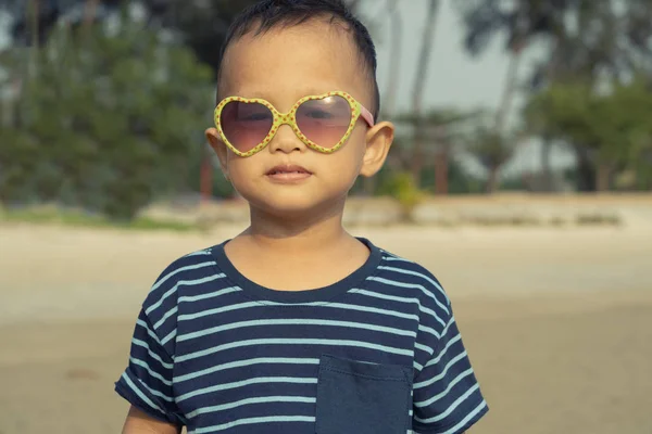 Adorabile Asiatico Bambino Giocare Spiaggia — Foto Stock