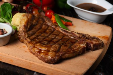 Mükemmel pişirilmiş orta pişmiş fileto mignon beek bifteği.