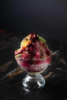 Malezya geleneğine yakın çekim Cendo adında buzlu tatlı.