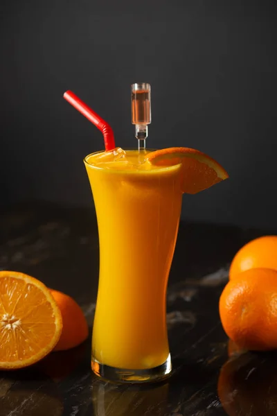 Крупним Планом Знімок Свіжого Апельсинового Соку Скляній Язниці — стокове фото