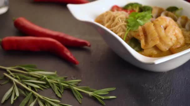 Imagens Close Deliciosos Macarrão Malaio Com Camarões — Vídeo de Stock