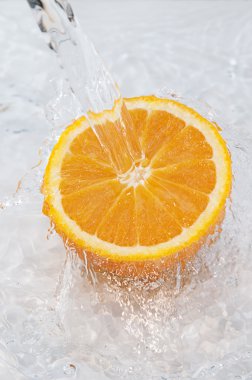 Turuncu suya daldırma