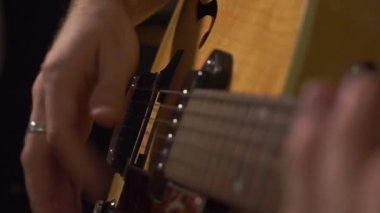 Kulüpte müzik grubu