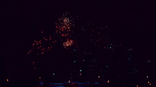 Feuerwerk am Nachthimmel — Stockvideo
