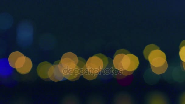 Luzes da cidade desfocadas durante a noite — Vídeo de Stock