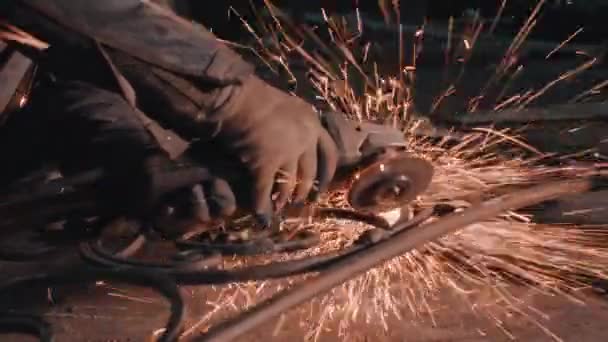 Смиты сглаживают металлическую решетку — стоковое видео