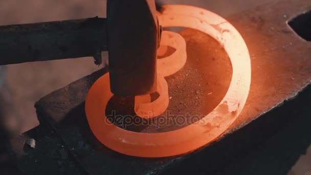 Forgeage de détails métalliques 