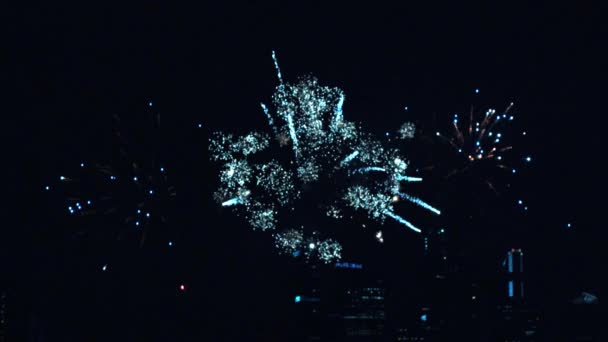 feux d'artifice dans le ciel nocturne