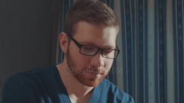 Masör portre iş başında