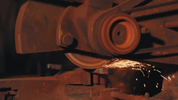 Cutting of metal rod — Stock Video