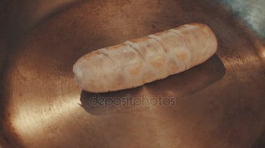 Bir kalbur ve sonra biri saygısız kızartma sosis.