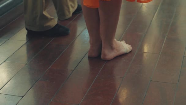 The legs of dancing people in the dance hall — Stock Video