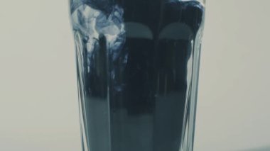 Can ekleyerek mürekkep su, sonra mürekkep Difüzyon