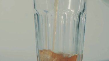 cam içine dökme çay