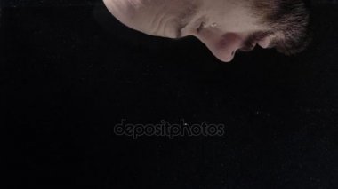 Su altında yüz mans