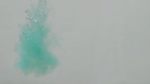 Colored ink dropped into the water — Stock Video