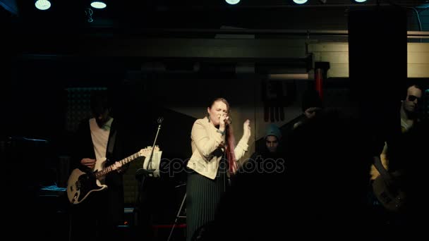 莫斯科一家俱乐部的音乐团体音乐会 — 图库视频影像