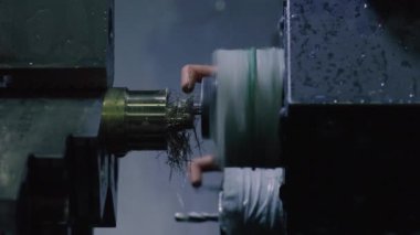 CNC freze makinesi bazı çelik parçası yapar