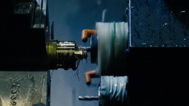 Fraiseuse CNC fait une partie en acier 