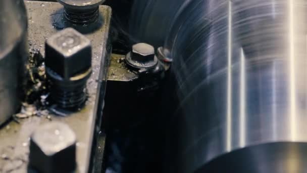 Tour de travail avec refroidissement par jet d'eau 