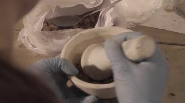 Laboratuvarda kadın bilim adamı