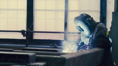 Kaynakçı metal sektöründe iş başında