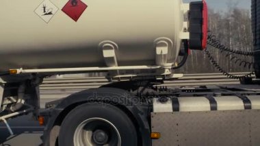 Tank araba kamyonun penceresinden