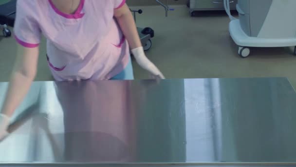 Preparação de uma sala de cirurgia . — Vídeo de Stock