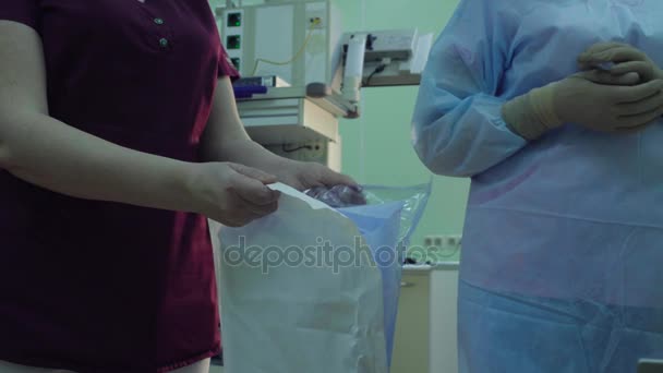 Vorbereitung eines Operationssaals. — Stockvideo