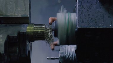 CNC freze makinesi bazı çelik parçası yapar