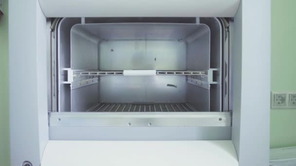 Camera di sterilizzazione con coperchio a chiusura automatica — Video Stock