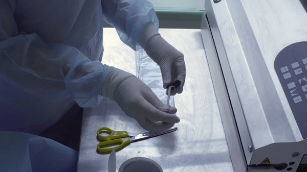 Embalagem do instrumento médico em sacos de plástico — Fotografia de Stock