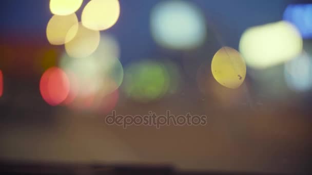 Defocused traffic lights at night in Moscow — Stock Video