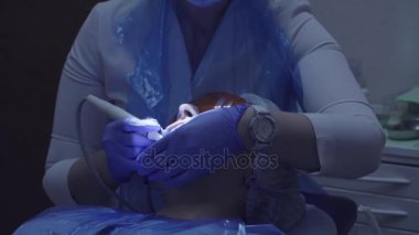 Diş hekimi diş diş Kliniği içinde sondaj