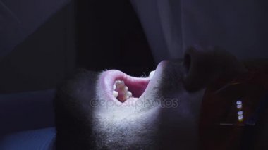 Diş hekimi diş diş Kliniği içinde sondaj