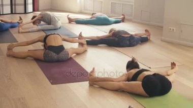 Öğrenciler performans upavistha conasana