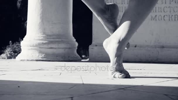 Bare feet of a woman dancing on a stone floor — Stock Video