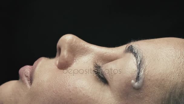 Woman gets eyebrow correction — Αρχείο Βίντεο