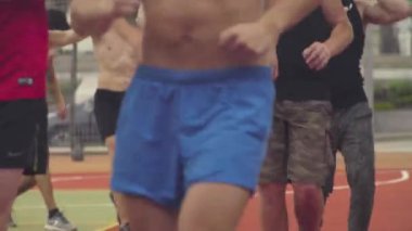 Büyük grup açık çalışan insan