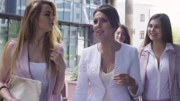 Partrait of business women walking and talking — Stok Video