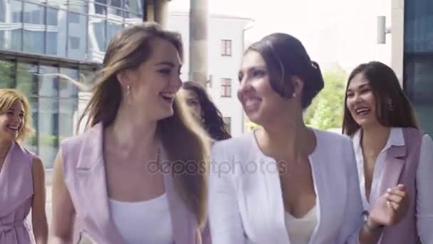 Partrait of business women walking and talking — Stok Video