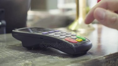 PIN kodu PIN pad POS terminal üzerinde arama el