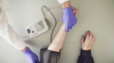 Ölçüm kan basıncı üst düzey kadın doktor