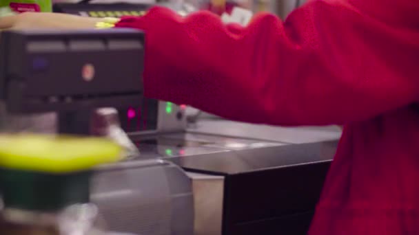 Woman working on cash register in the store — Stock Video