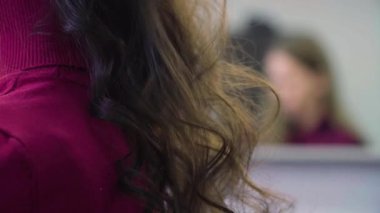 Eller kuaförlük saç salonda yapma stilist