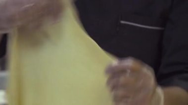 Şef rulo hamur ince bir levha
