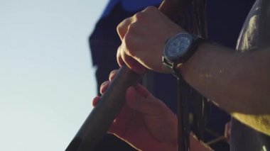 Eller etnik flüt çalmaya müzisyen