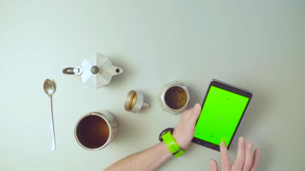 Green screen. Male hands scrolling the tablet — Stock Video